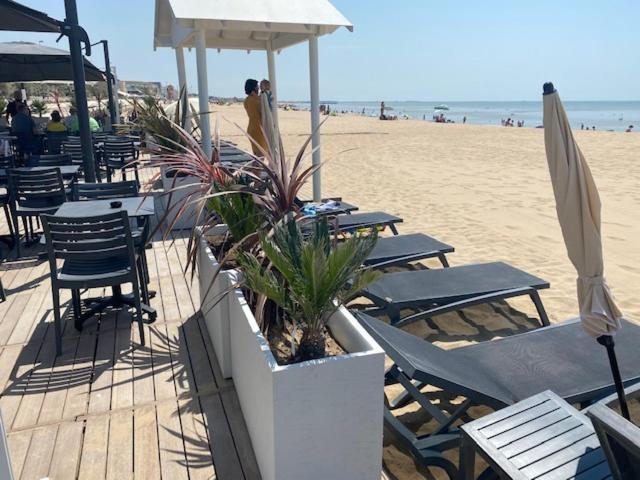 Acadie Saint Victor - Hotel Restaurant - Face Mer - Chatelaillon Plage Exterior photo