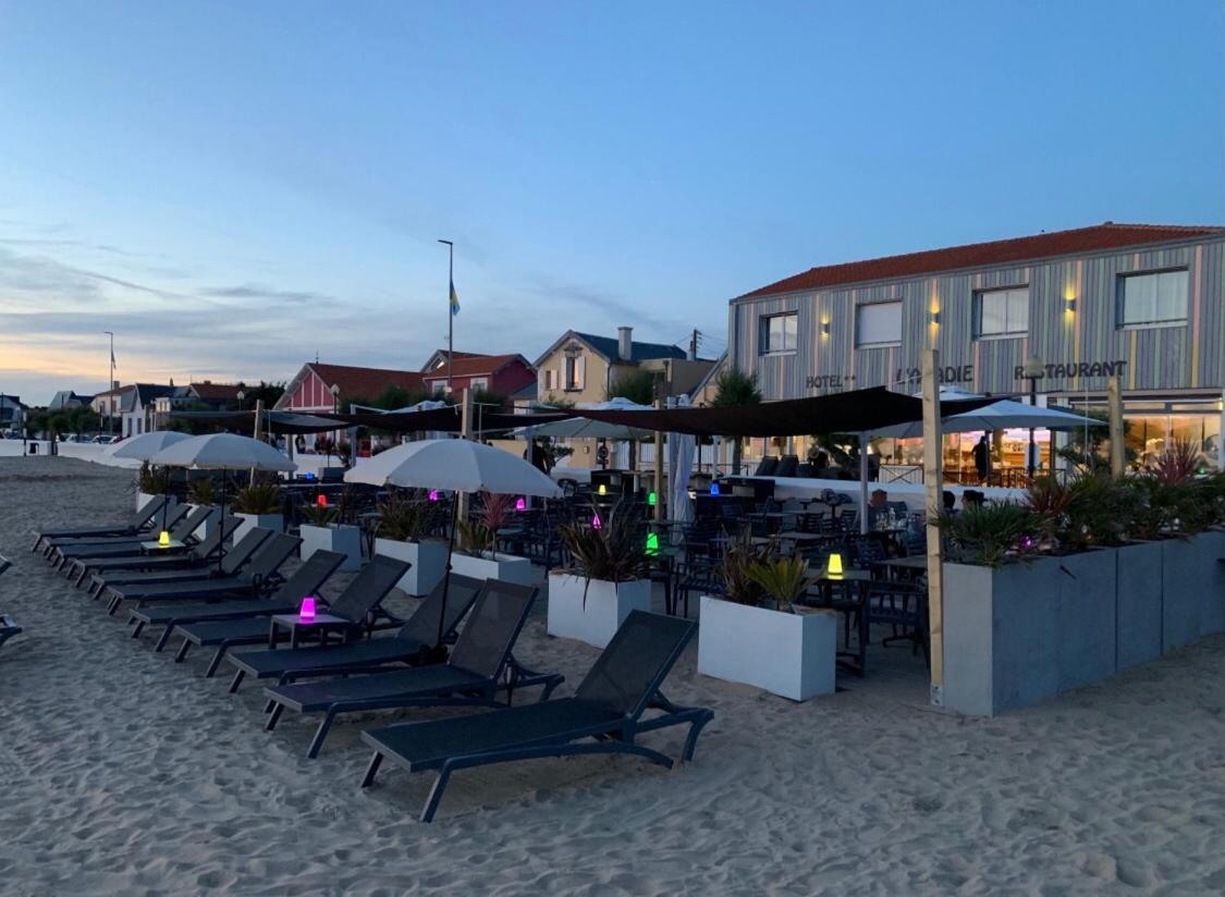 Acadie Saint Victor - Hotel Restaurant - Face Mer - Chatelaillon Plage Exterior photo
